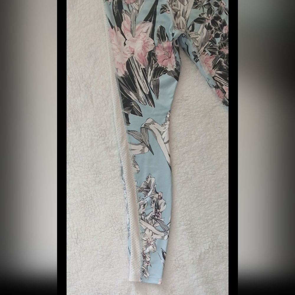 NWOT. NIKE Legging Floral w/Mesh Panel SZ Small. Blue/white/pink/black. - Picture 10 of 13